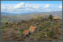 Die Region um Bronte auf Sizilien lebt vom Pistazienanbau. Hier finden sich zahlreiche kleinere Bauernhuser an den Hngen des tnas. (bei Bronte, 29.02.2024)