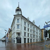 Eines der vielen Gebude in der Fugngerzone von Flensburg. (Juni 2024)