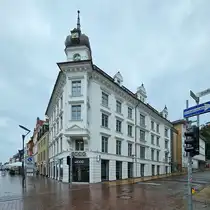 Eines der vielen Geb�ude in der Fu�g�ngerzone von Flensburg. (Juni 2024)