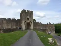 Torhaus des Farleigh Hungerford Castle, erbaut im 14. Jahrhundert (17.05.2024)