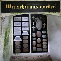  Wir seh´n uns wieder!  - Blick in die Gruft der Familie Christiansen. (Flensburg, Juni 2024)