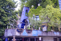 Ein Ausschnitt vom Hundertwasserhaus in Wien. Das Haus befindet sich an der Ecke Kegelgasse 34–38 und Lwengasse 41–43 im dritten Wiener Gemeindebezirk.
Aufnahme: 19. Mai 2024.