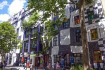 Wien - Fassade des Hundertwasserhauses in der Kegelgasse. Aufnahme: 19. Mai 2024.