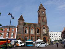 Newbury, historisches Rathaus am Market Place, erbaut 1881 durch den Architekten James H. Money  (18.05.2024)