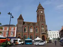 Newbury, historisches Rathaus am Market Place, erbaut 1881 durch den Architekten James H. Money  (18.05.2024)