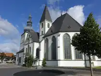 Lippstadt, Ev. St. Marien Kirche, sp�tromanische Stufenhalle mit einem Querhaus, erbaut ab 1184 (11.06.2024)
