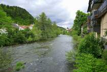 Waldkirch, Blick vom neuerrichteten Jnglingssteg ber die Elz fluaufwrts, Mai 2024