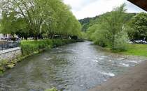 Waldkirch, Blick vom neuerrichteten Jnglingssteg ber die Elz fluabwrts, Mai 2024