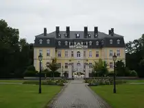 B�kenf�rde, Schloss Schwarzenraben, barockes Wasserschloss, erbaut von 1748 und 1765 nach Pl�nen von Johann Matthias Kitz (10.06.2024)