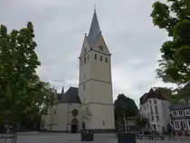Geseke, Stadtkirche St. Petri, erbaut im 13. Jahrhundert, Seitenschiffe 14. Jahrhundert, Chor erbaut 1469 (10.06.2024)