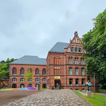 Das von 1894 bis 1896 im neugotischen Stil erbaute Hans-Christiansen-Haus ist ein ehemaliges Flensburger Schulgeb�ude, welches heute ein Museum beherbergt.