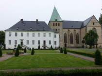 Liesborn, Kloster und Klosterkirche St. Cosmas und Damian, Kirche erbaut von 1441 bis 1465, Querschiff erbaut von 1499 bis 1503, Klostergebude erbaut ab 1735 durch Michael Spanner (10.06.2024)