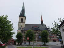 Ostinghausen, Pfarrkirche St. Christophorus, erbaut von 1895 bis 1896 durch Lambert von Fisenne (10.06.2024) 