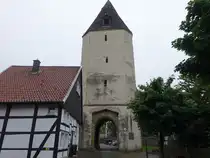 Stromberg, Burgplatz mit Paulusturm, erbaut im 14. Jahrhundert (10.06.2024)