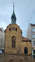 Die im gotischen Stil gestaltete Heiliggeistkirche in der Flensburger Altstadt wurde zum Ende des 14. Jahrhunderts errichtet und ist die Hauptkirche der evangelisch-lutherischen D�nischen Kirche in Flensburg. (Juni 2024)