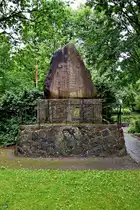 Dieser Gedenkstein von 1882 soll an die 1848 bis 1851 gefallenen Schleswig-Holsteiner erinnern. (Flensburg, Juni 2024)