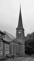 Die katholische Sankt-Marien-Kirche wurde zwischen 1898 und 1900 im neugotischen Stil bebaut. (Flensburg, Juni 2024)