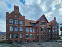 Die von 1905 bis 1907 erbaute Willy-Weber-Schule ist heute das Haus II der Goethe-Schule in Flensburg. (Juni 2024)