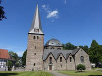 Balve, Pfarrkirche St. Blasius, erbaut im 13. Jahrhundert, neuromanische Erweiterung 1910 durch Joseph Buchkremer (09.06.2024)