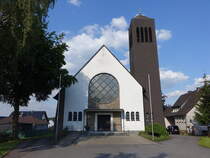 Holzen, Pfarrkirche St. Johannes, erbaut von 1957 bis 1958 (09.06.2024)
