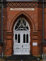 Die Marien-Schule wurde von 1887 bis 1889 im neugotischen Stil errichtet und diente ursprnglich als Mdchenschule. (Flensburg, Juni 2024)