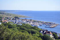 Blick auf Mlle vom Italienska vgen auf der Halbinsel Kullen in Skne (Schonen)/Schweden. Aufnahme: 25. Juni 2024.