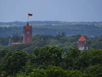Blick vom Wasserturm Flensburg-Mrwik auf den Turm der Marineschule Mrwik. (Flensburg, Juni 2024)