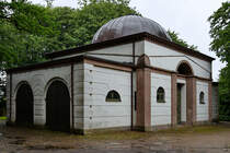 Die von 1810 bis 1813 errichtete Bundsen-Kapelle befindet sich auf dem Alten Friedhof in Flensburg. (Juni 2024)