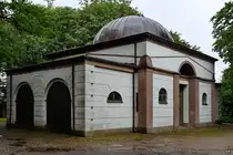 Die von 1810 bis 1813 errichtete Bundsen-Kapelle befindet sich auf dem Alten Friedhof in Flensburg. (Juni 2024)