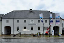 Das 1842/1943 erbaute ehemalige Zollpackhaus an der Schiffbrcke beherbergt seit 1984 das Flensburger Schifffahrtsmuseum. (Juni 2024)