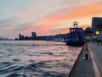 Hamburg - Abendstimmung an den Landungsbrcken im Mai 2024