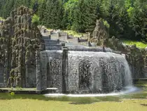 Gro�e Kaskade im Bergpark Wilhelmsh�he in Kassel. Mittwochs, sonntags und an Feiertagen  sind die Wasserspiele f�r jeweils 1,5 Stunden in Betrieb. Besucht am 26.06.2024.
