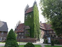 Schloss Heessen, erbaut im 15. Jahrhundert, Umbau 1785 zum klassizistischen Landsitz durch den frstbischflichen Oberbaudirektor W. F. Lipper (07.06.2024)