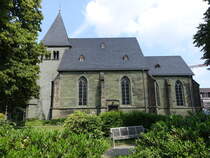 Herringen, evangelische St. Victor Kirche, romanischer Kirchturm aus dem 12. Jahrhundert, gotisches Langschiff erbaut im 14. Jahrhundert (07.06.2024)