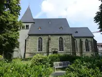 Herringen, evangelische St. Victor Kirche, romanischer Kirchturm aus dem 12. Jahrhundert, gotisches Langschiff erbaut im 14. Jahrhundert (07.06.2024)
