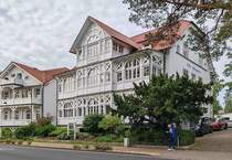 Ostseebad Binz - Villa Malepartus an der Strandpromenade im Juni 2024