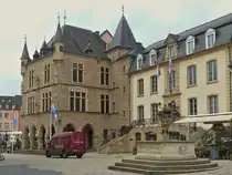Das historische Geb�ude „der Denzelt“ mit dem Gemeindehaus, stehen am  Marktplatz in Echternach. 05.2024