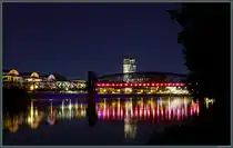 Der Magdeburger Dom und die Hubbr�cke spiegeln sich am 11.05.2024 bei sternenklarem Nachthimmel in der Elbe.
