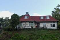 Das ehemalige niederlndische Zollgebude am Zuid-Willemsvaart, aufgenommen bei einer Schleusenfahrt. 07.2024