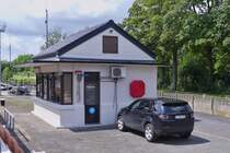 Schleusenwrterhaus an der Schleuse Lanaken aufgenommen bei einer Schleusenfahrt. 07.2024