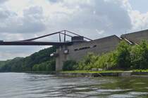 Restaurant: Onder de Brug, am Brckenkopf der N 79, Maastrichtersteenweg, aufgenommen bei einer Schiffrundfahrt. 07.2024