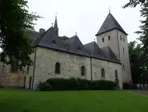 Th�le, Pfarrkirche St. Laurentius, Kirchturm erbaut 1020, romanisches Langhaus erbaut um 1200, erweitert 1716 (03.06.2024)