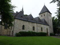 Thle, Pfarrkirche St. Laurentius, Kirchturm erbaut 1020, romanisches Langhaus erbaut um 1200, erweitert 1716 (03.06.2024)