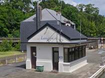 Nach verlassen der Schleuse Lanaken, im Kanal Briegden - Neerharen habe ich das Schleusenwrter Haus vom Schiff aus aufgenommen. 17.07.2024