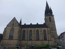 Bad Driburg, Pfarrkirche St. Peter und Paul, erbaut von 1894 bis 1897 durch Arnold Gldenpfennig (02.06.2024)