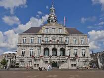 Das Gemeindehaus in Maastricht, nachdem die Markstnde am Markttag, jeweils Mittwochs und Freitags bis 15 Uhr, abgebaut sind. 07.2024 Maastricht. 07.2024