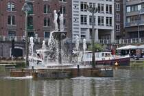 Brunnen im alten Hafen (Bassin) von Maastricht, wird heutzutage in den Sommer Monaten als Bootsliegeplatz genutzt. 19.07.2024