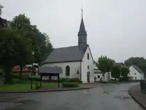Grundsteinheim, Pfarrkirche St. Luzia in der Dorfstra�e, erbaut 1869 (02.06.2024)