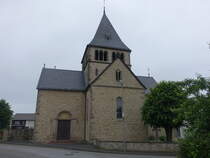 Schmechten, Pfarrkirche St. Philippus und Jakobus, neuromanischer Zentralbau, erbaut von 1908 bis 1909 (02.06.2024)