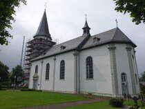 Scharfenberg, barocke Pfarrkirche St. Laurentius, erbaut von 1745 bis 1750 nach Plnen von Franz Christoph Nagel (01.06.2024)